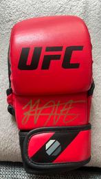 UFC glove signed by Khabib Nurmagomedov, Ophalen of Verzenden, Zo goed als nieuw
