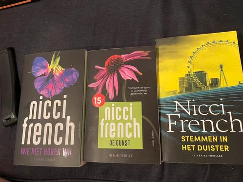 Stemmen in het duister de gunst en wie niet horen wil, Boeken, Thrillers, Zo goed als nieuw, Ophalen of Verzenden