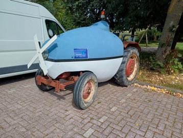 Polyester vliegtuigneus romp  beschikbaar voor biedingen