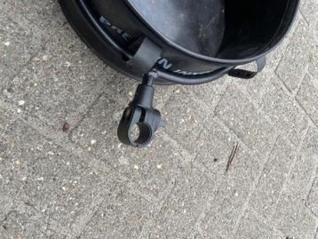 Grote aas bak beschikbaar voor biedingen
