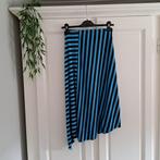 Leuke asymmetrisch gestreepte rok van Pull & Bear, maat S., Blauw, Ophalen of Verzenden, Zo goed als nieuw, Onder de knie