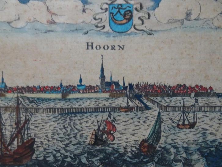 gravure gezicht op Hoorn vanuit zuiden Guicciardini, 1613, Antiek en Kunst, Kunst | Etsen en Gravures, Verzenden