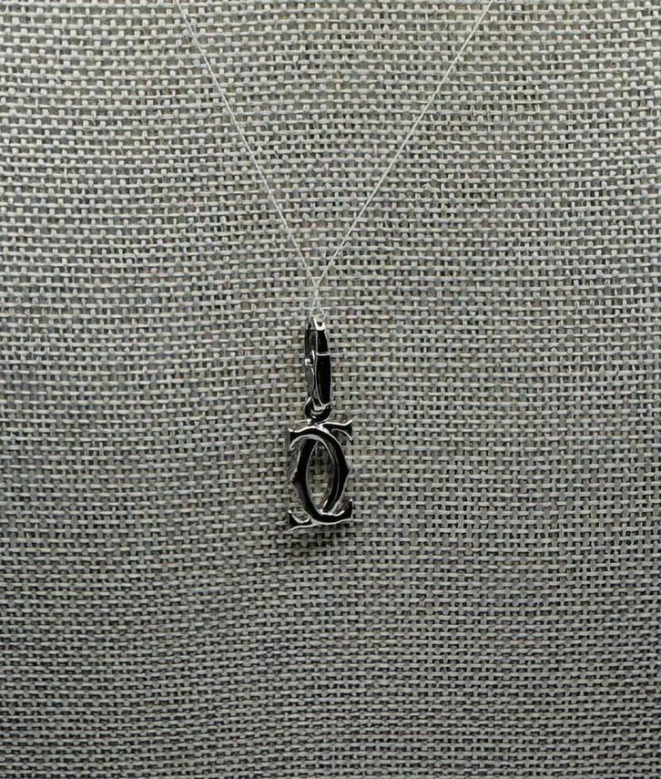 Cartier Double C Logo Hanger 18kt Witgoud, Sieraden, Tassen en Uiterlijk, Kettingen, Zo goed als nieuw, Goud, Zilver, Met hanger