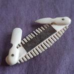 Nagelgarnituur Gesneden van Been met Borstel en Vijl, Verzenden