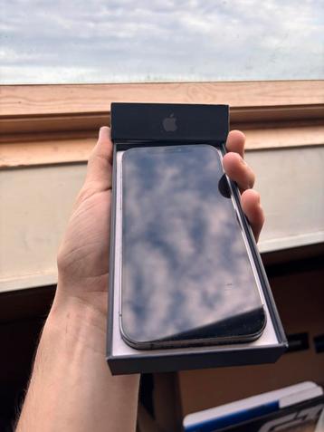 iPhone 12 Pro - Gebarsten Achterkant beschikbaar voor biedingen