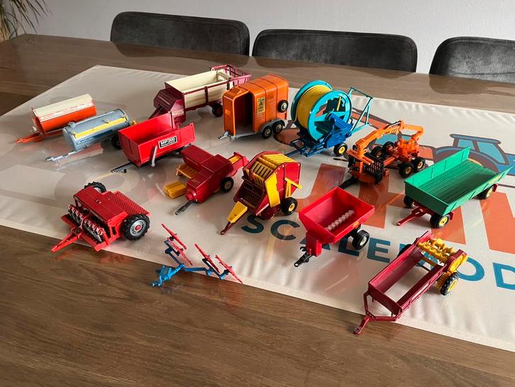 Britains werktuigen partij persen strooier zaaimachine tank, Hobby en Vrije tijd, Modelauto's | 1:32, Gebruikt, Tractor of Landbouw