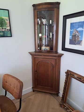 Antieke elegante hoekkast 2 delen beschikbaar voor biedingen