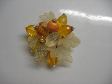Broche Licht Kralen Donker MosterdGeel + Krijt Kleuren Vinta beschikbaar voor biedingen