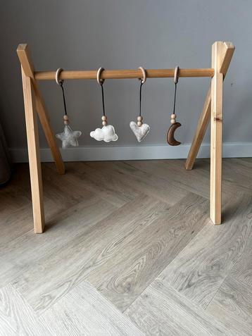 Houten babygym beschikbaar voor biedingen