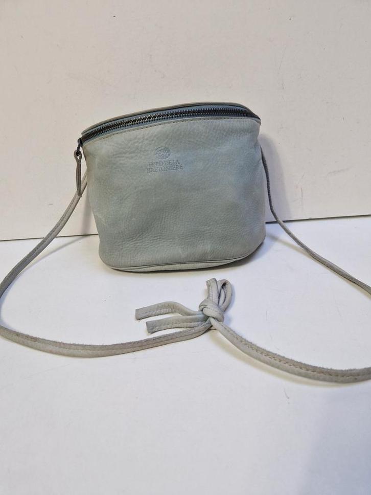 Fred de la Bretoniere Lichtblauwe Leren Tas, Sieraden, Tassen en Uiterlijk, Tassen | Damestassen, Gebruikt, Schoudertasje, Blauw