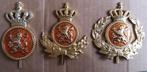 Drie aluminium KL-petemblemen voor de pet DT., Verzenden, Landmacht, Nederland