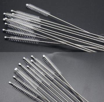 Kleine 17 cm borstel beschikbaar voor biedingen