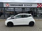 Toyota Aygo 1.0 VVT-i x-play CAMERA-LED-AIRCO (bj 2015), Auto's, Voorwielaandrijving, Euro 5, Gebruikt, 4 stoelen