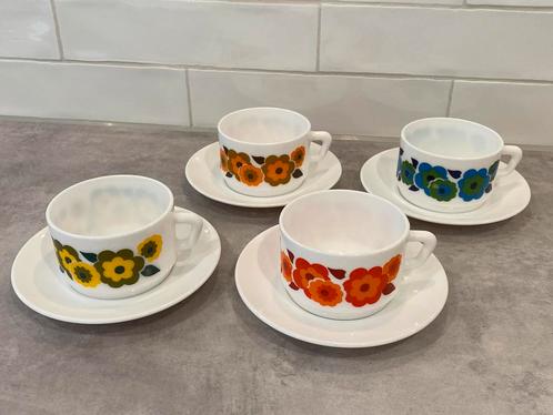 Arcopal Lotus soepkommen / theekop en schotels, 4 stuks, Verzamelen, Retro, Ophalen of Verzenden