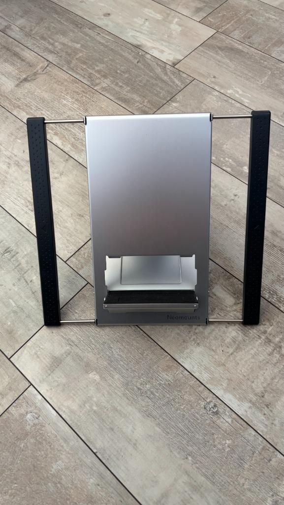 Neomounts NSLS100 Laptop Standaard – Zo goed als nieuw!, Computers en Software, Laptopstandaarden, Zo goed als nieuw, In hoogte verstelbaar