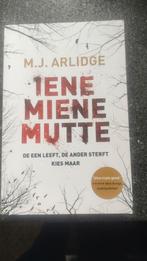 M.J. Arlidge - Iene Miene Mutte, Ophalen of Verzenden, Zo goed als nieuw, M.J. Arlidge
