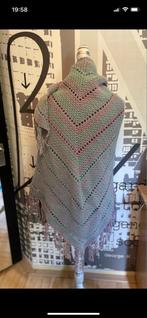 Gehaakte sjaal met franjes, Kleding | Dames, Mutsen, Sjaals en Handschoenen, Handgemaakt, Ophalen of Verzenden, Nieuw, Sjaal