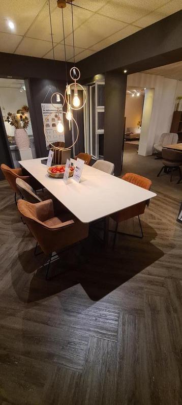 Eettafel HPL 260Lx100D beschikbaar voor biedingen