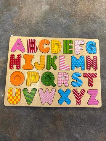 Alfabet Puzzel Hout beschikbaar voor biedingen