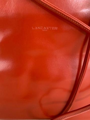 LEDEREN SCHOUDERTAS LANCASTER ROOD beschikbaar voor biedingen