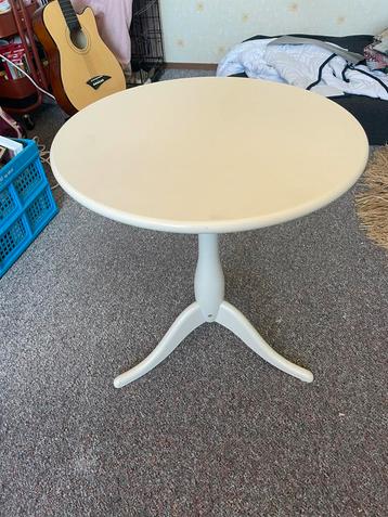 Ikea salontafeltje beschikbaar voor biedingen