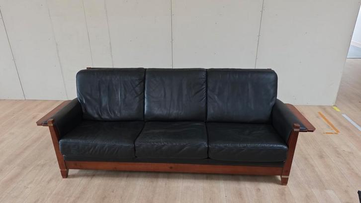 Schuitema art Deco Zwart Lederen Bank met Opklapbare Armen, Huis en Inrichting, Banken | Bankstellen, Gebruikt, Rechte bank, Driepersoons