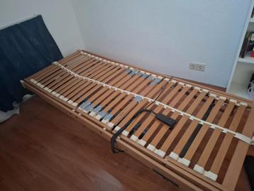 Twee elektrisch verstelbare lattenbodems.  195x80 beschikbaar voor biedingen