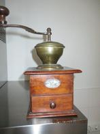 Ouderwetse Hand Koffiemolen, Ophalen