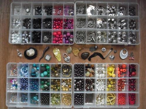 Partij kralen -1, Hobby en Vrije tijd, Kralen en Sieraden maken, Zo goed als nieuw, Kraal, Ophalen of Verzenden
