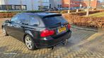 BMW 3-serie Touring 318i PANO XENON AUTOM CARPLAY!, Automaat, Euro 5, 1435 kg, Zwart