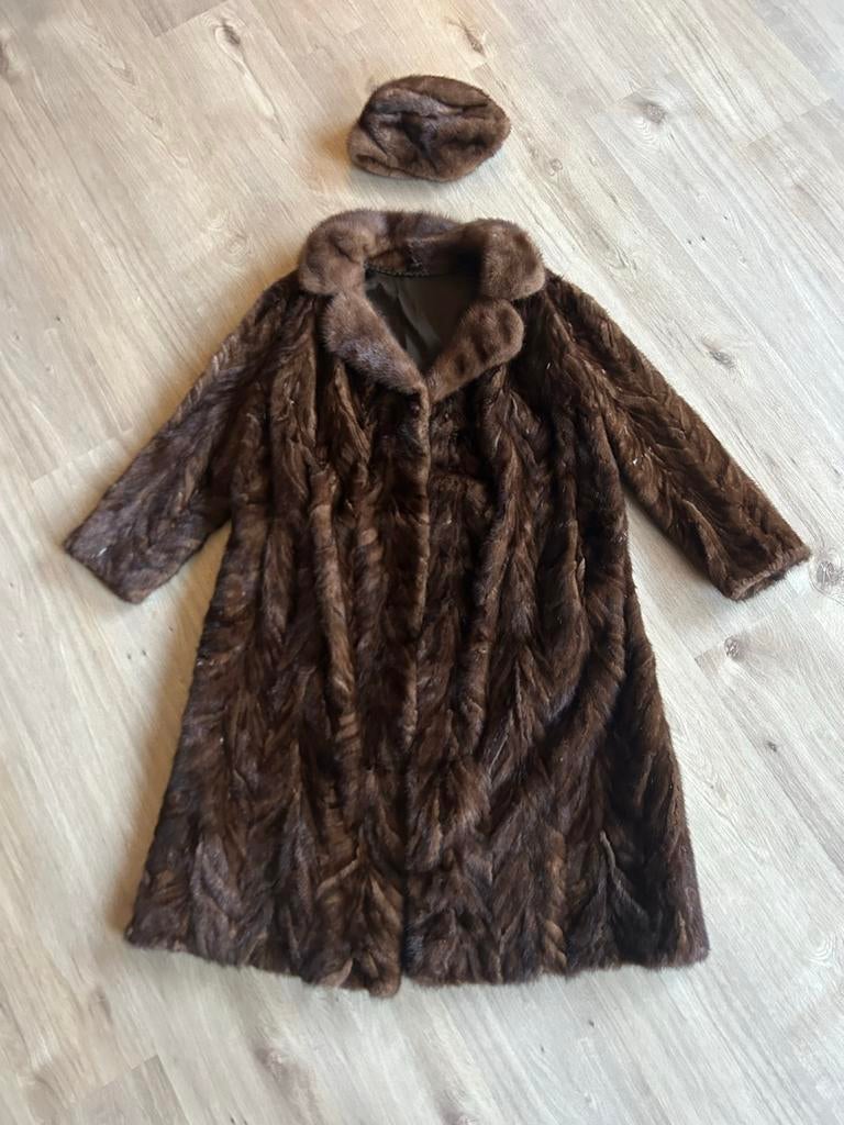 Echte bontjas met bij bijbehorende bont muts maat L/XL, Ophalen of Verzenden, Zo goed als nieuw, Maat 42/44 (L), Bruin