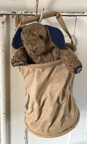 Brocante oude Franse waterzak beschikbaar voor biedingen