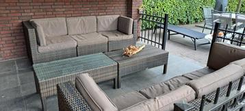 Loungeset met kussens gebruikt beschikbaar voor biedingen