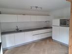 Hoogglans witte keuken met grijs werkblad incl. apparatuur, Ophalen, Gebruikt, Wit, Composiet