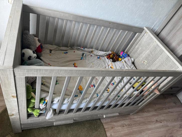 Meegroei ledikant met kast., Kinderen en Baby's, Babywiegjes en Ledikanten, Gebruikt, Ledikant, Ophalen