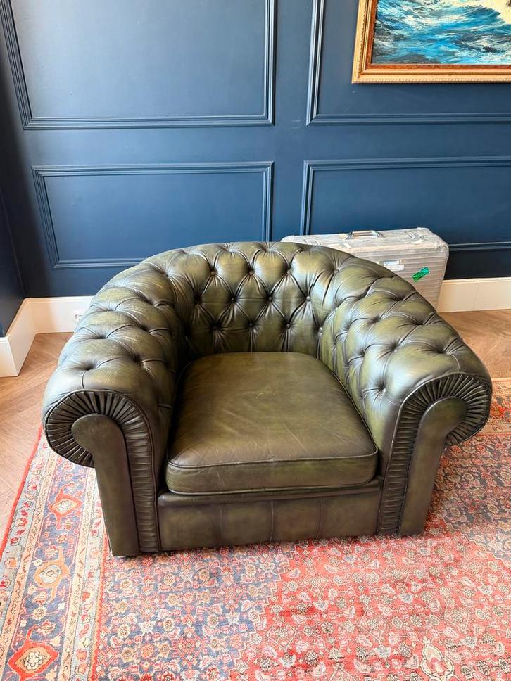 Leren Chesterfield Bank - Stijlvol en Comfortabel!, Huis en Inrichting, Banken | Bankstellen, Gebruikt, Rechte bank, Driepersoons