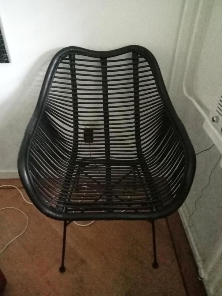 GRAAG ZO SNEL MOGELIJK OPHALEN zwart rotan stoel, Huis en Inrichting, Stoelen, Zo goed als nieuw, Eén, Zwart, Ophalen