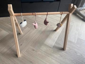 Speelgoed boog van Hout met speeldiertjes beschikbaar voor biedingen