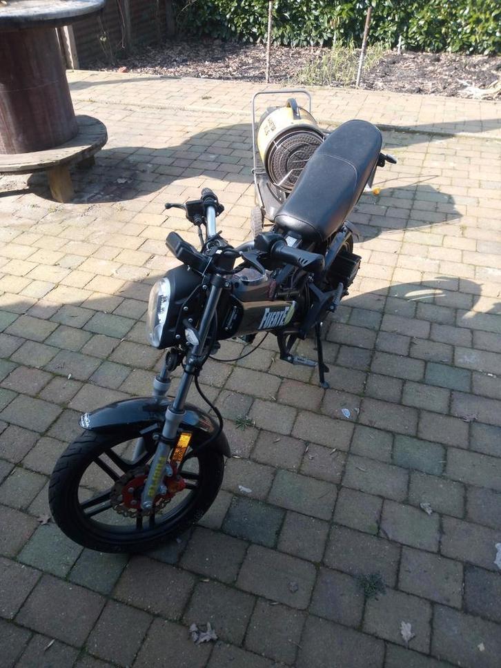 Te ruil Fuerte electrische brommer defect, Fietsen en Brommers, Overige Fietsen en Brommers, Zo goed als nieuw, Ophalen