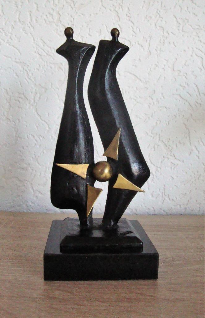 Corry Ammerlaan '' Mercedes ''  beeld op voet, Antiek en Kunst, Kunst | Beelden en Houtsnijwerken, Ophalen of Verzenden