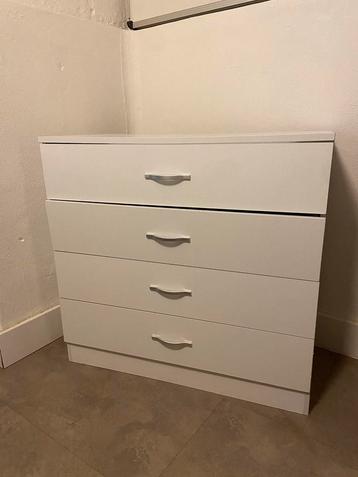 Vida Designs White chest of drawers