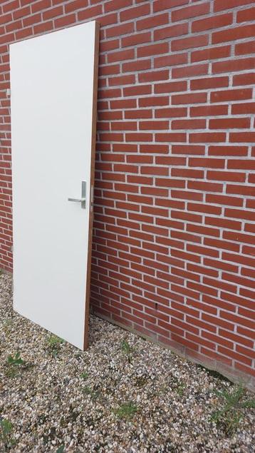 5 stuks gebruikte stompe deuren 211,5 x 87 x 4cm beschikbaar voor biedingen