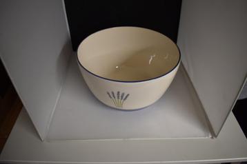 Schaal Fleur de Provence servies beschikbaar voor biedingen