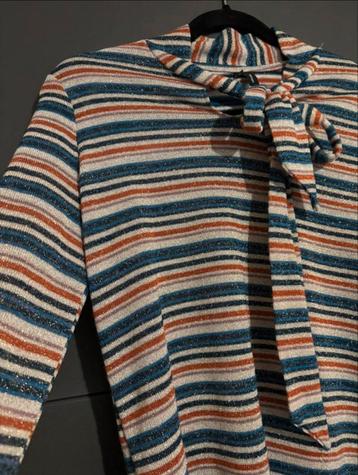 Glitter/kleurrijke lange mouwen top met strik bij hals beschikbaar voor biedingen