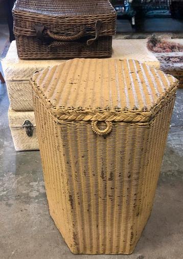Vintage mand Lloyd Loom, rieten wasmand beschikbaar voor biedingen