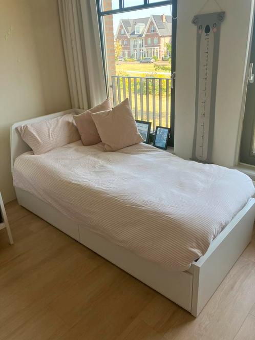 Ikea Flekke 1 of 2 persoonsbed incl. matrassen, Huis en Inrichting, Slaapkamer | Slaapbanken, Zo goed als nieuw, 200 cm, Tweepersoons