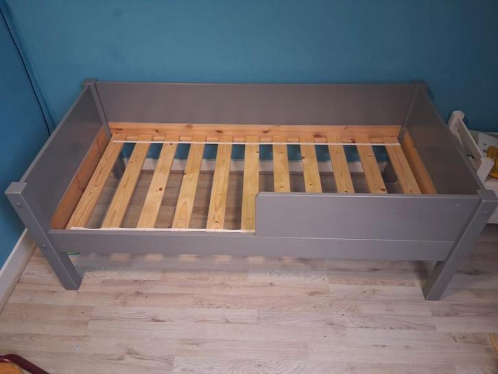 peuterbed 150x70, Kinderen en Baby's, Kinderkamer | Bedden, Gebruikt, 140 tot 160 cm, 70 tot 85 cm, Lattenbodem, Matras, Ophalen