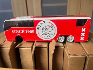 Toerincar van AJAX beschikbaar voor biedingen