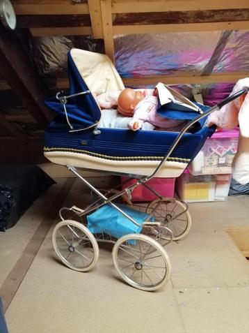 Oude poppenwagen jaren 70 beschikbaar voor biedingen