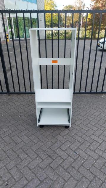 Hogekast hoge kast halfhoge kast halfhogekast apparatenkast  beschikbaar voor biedingen